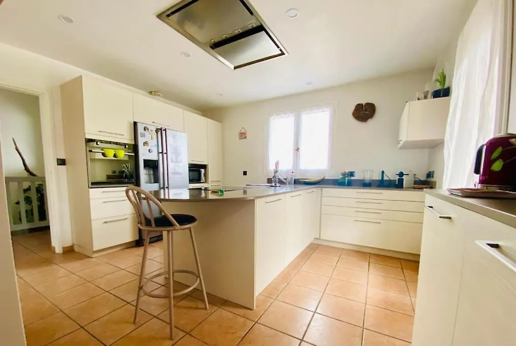 Maison Avec Piscine Interieure Chauffee A 10Min De Biarritz Ahetze France