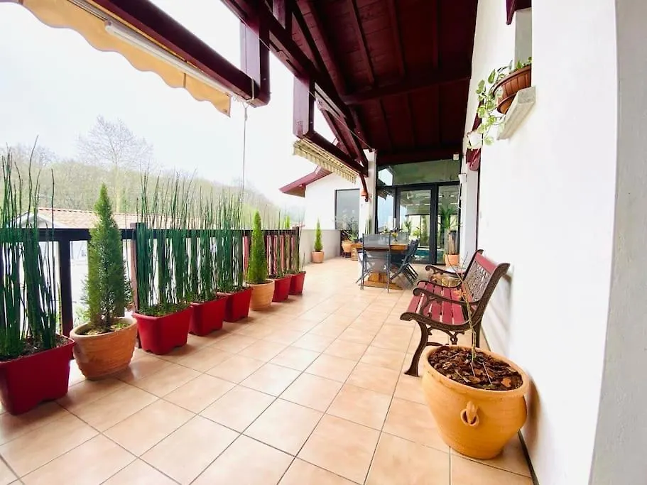 Maison Avec Piscine Interieure Chauffee A 10Min De Biarritz Ahetze France