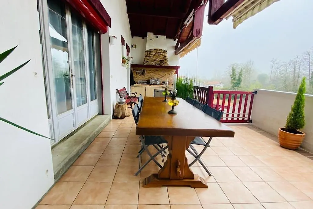 Maison Avec Piscine Interieure Chauffee A 10Min De Biarritz Ahetze